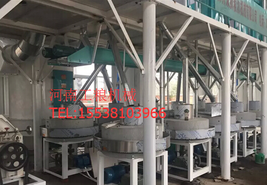 河南遂平劉總12臺(tái)石磨面粉機(jī)安裝成功工糧廠家回訪客戶家